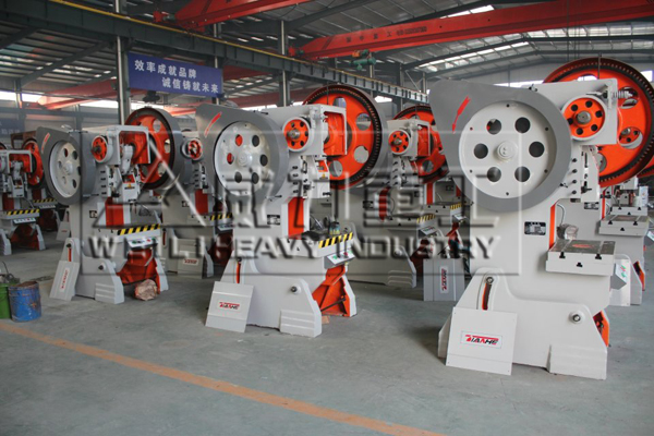 河北安平客戶采購沖床生產不銹鋼篩網防護板