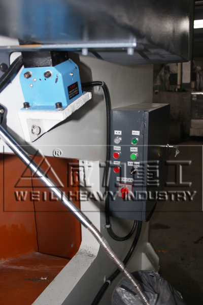 深喉沖床細節(jié)