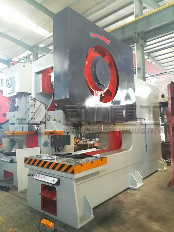 200噸深喉沖床（深喉1800mm）