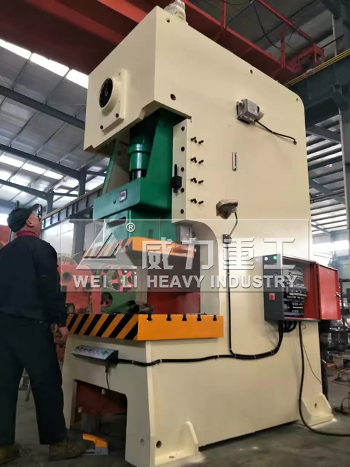 200噸氣動沖床生產(chǎn)廠家試機