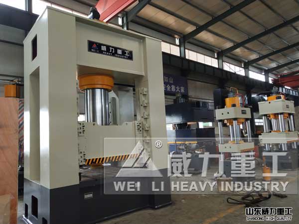 200噸閉式導軌液壓沖床