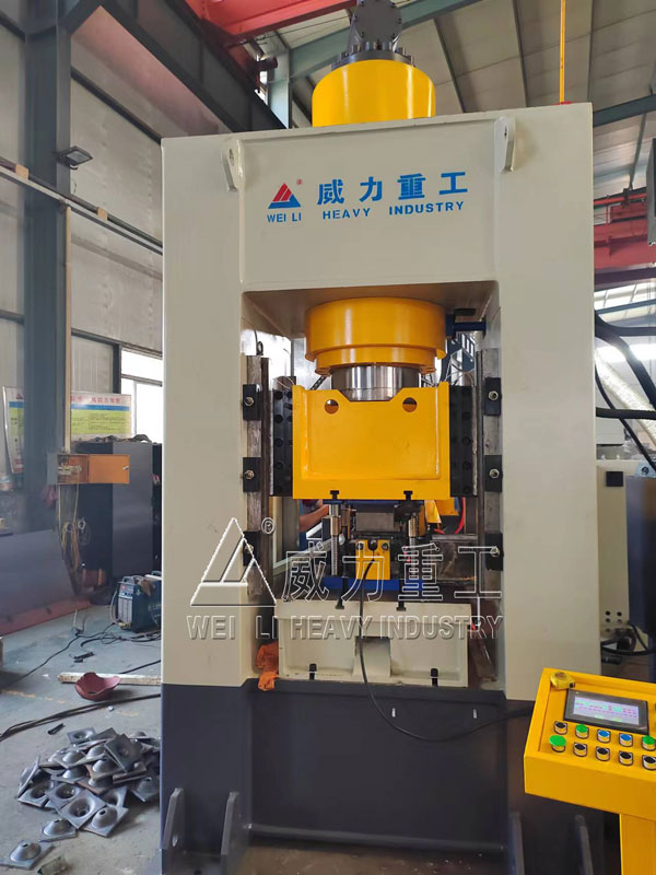 400噸閉式液壓沖床